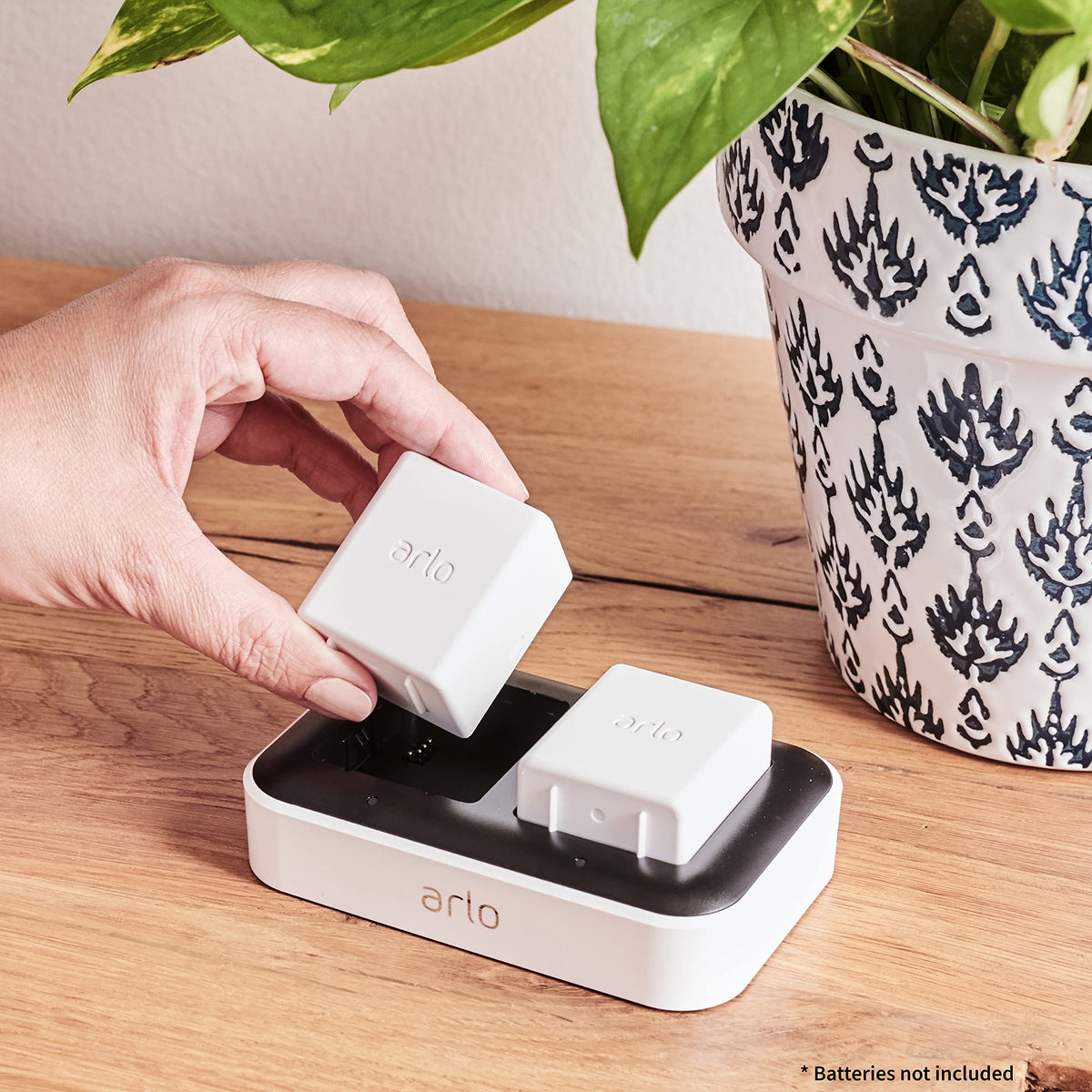 Dual Charging Station for Rechargeable Batteries K480100