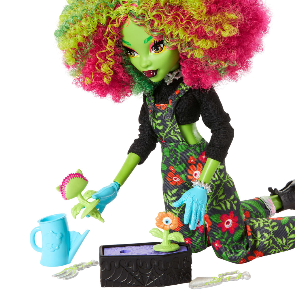 Monster High Venus McFlytrap Fearbook Doll with Accessory Set R4372